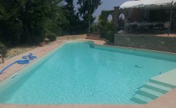piscina con ingresso scala 